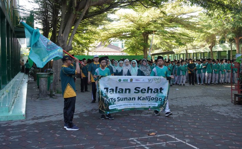 Jalan Sehat Warnai Rangkaian Acara Milad Ke-58 MTs Sunan Kalijogo